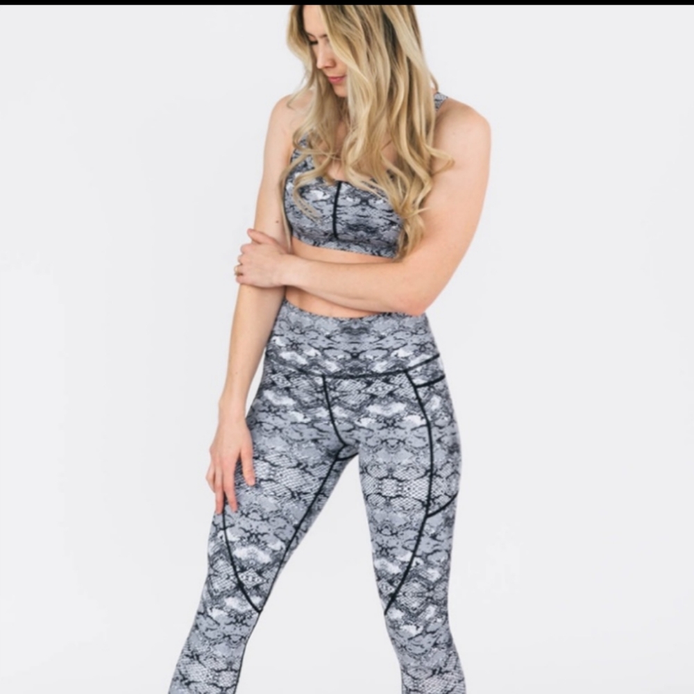 New zyia cobra light & tight capri